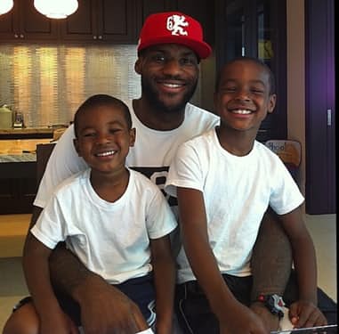 lebron-james-and-his-sons-lj-and-bryce